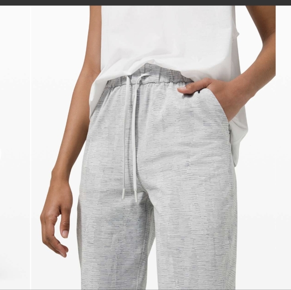 Lululemon Stretch High Rise Jogger size 4 - Picture 4 of 5